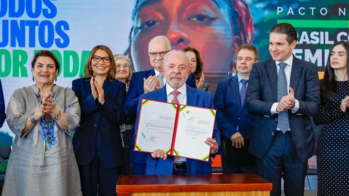 O presidente Luiz Inácio Lula da Silva (PT) assinou nesta quarta-feira (20) dois decretos que criam inéditas regras para a atuação